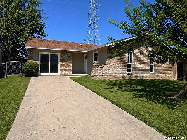 3 bed, 1.5 bath, 1269 sqft, $1,395 — Photo 1