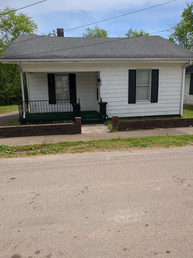 1824 Maplewood St photo 1