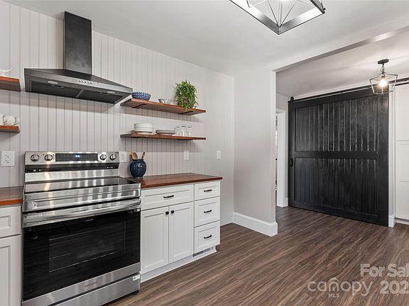 4th image of 515 Heilig Ave