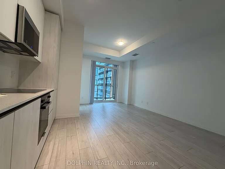 400 King St W #722 — Photo 8