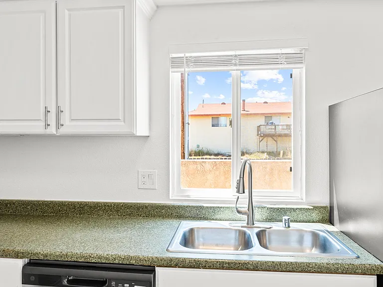 Greenbrier Apartments — Photo 19