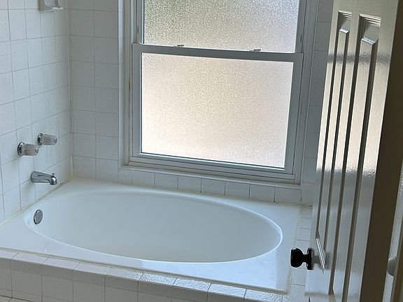 3rd image of 4801 Heil Ave