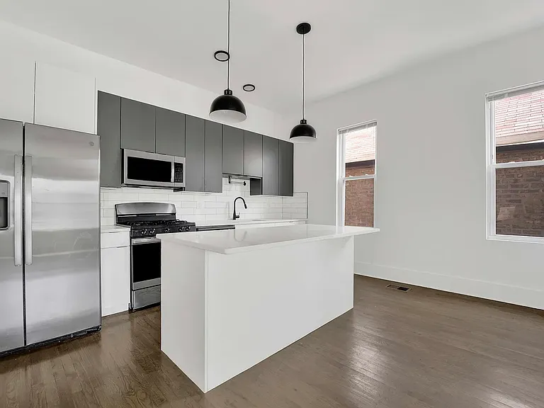 1813 W 21st St #2R — Photo 3