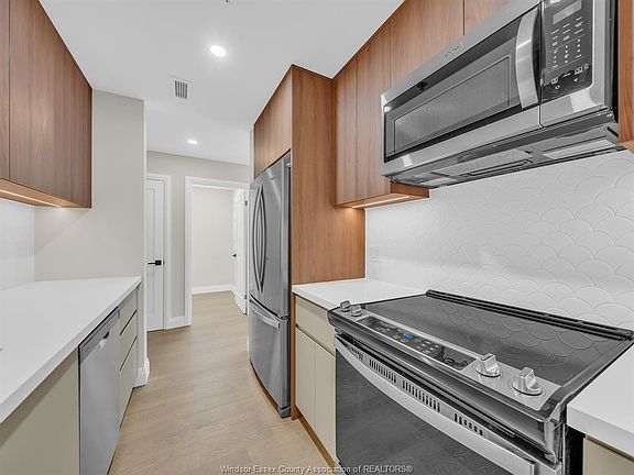 5th image of 11646 Tecumseh Rd E #1