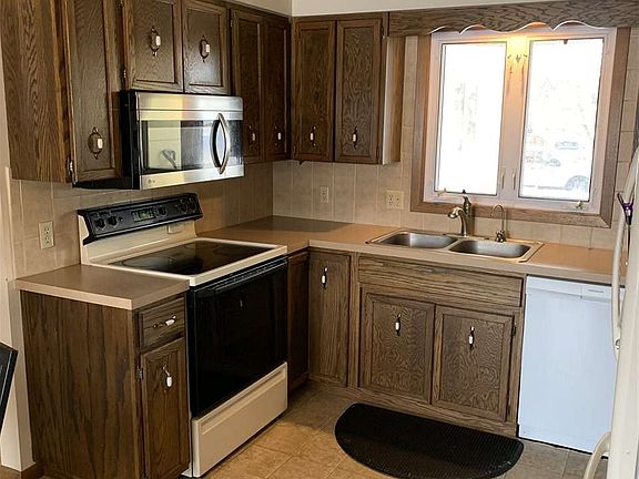 5th image of 215 Alexander St