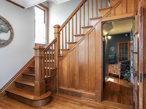 2nd image of 14 E 26th St