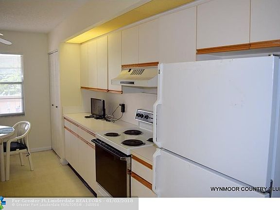 5th image of 1602 Abaco Dr APT H2