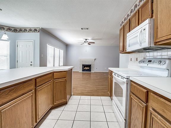 5th image of 815 Parkview Cir