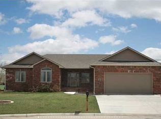17 S Wheaton Ct, Mount Hope, KS 67108