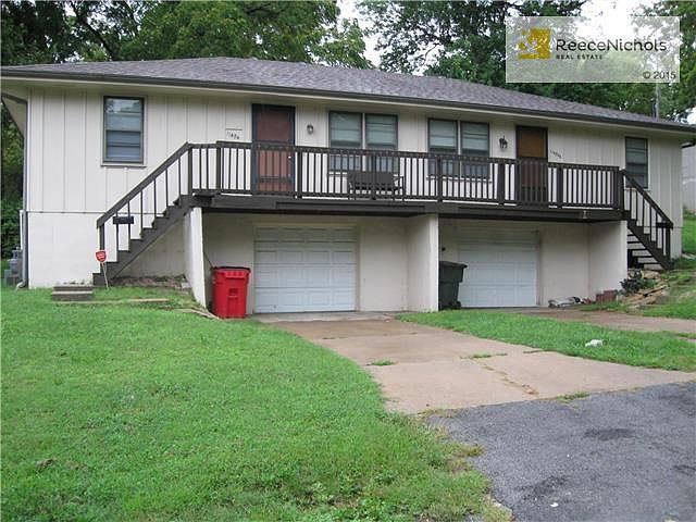 Duplex with almost new roof. Good cash flow. Good investment