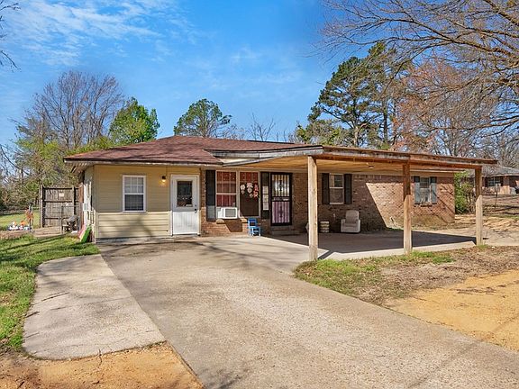 3rd image of 145 Broome St