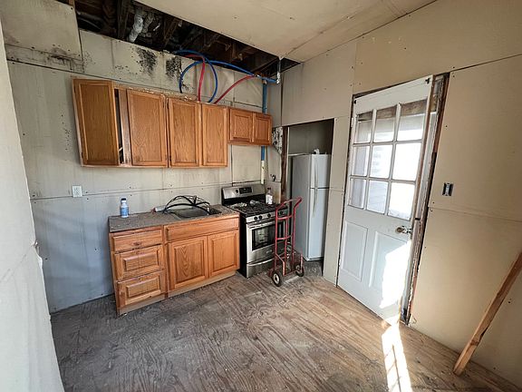 4th image of 350 Beach 68 St House 1