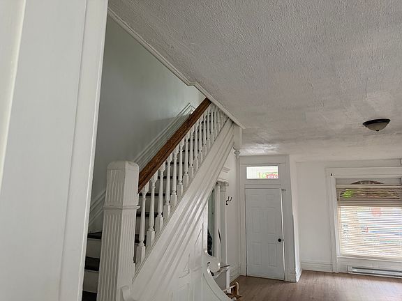 4th image of 812 Chestnut St