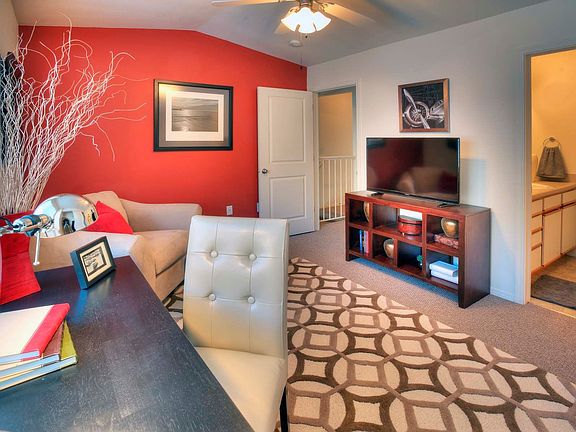 5th image of 26 E Birch Hill Ln