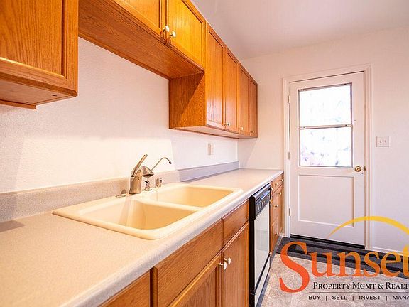 5th image of 4653 Pescadero Ave