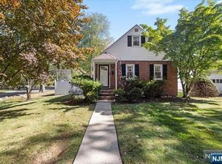 129 Stratford Rd, Dumont, NJ 07628