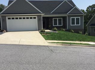 103 Stonewall Jackson Blvd, Staunton, VA 24401