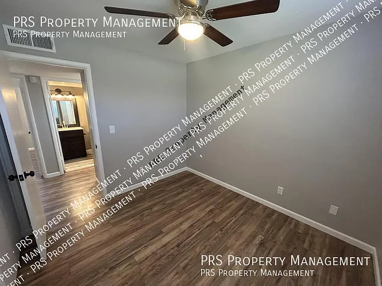 2207 W Monroe St — Photo 23