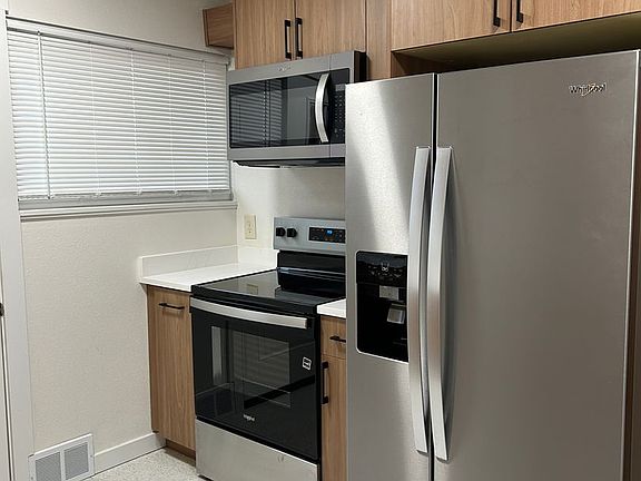 3rd image of 4215-4221 SW Seattle St #4219