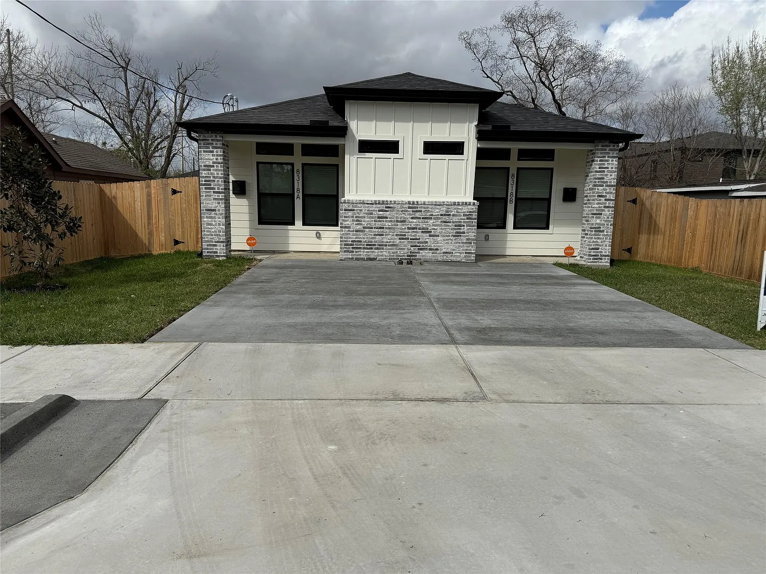 3 bed, 2.0 bath, 1211 sqft, $2,000 — Photo 1