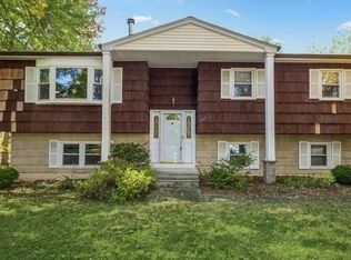 222 Summit Dr, New Windsor, NY 12553
