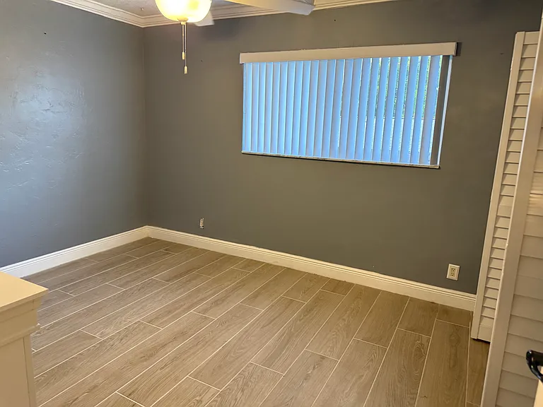 5307 SW 40th Ave — Photo 5