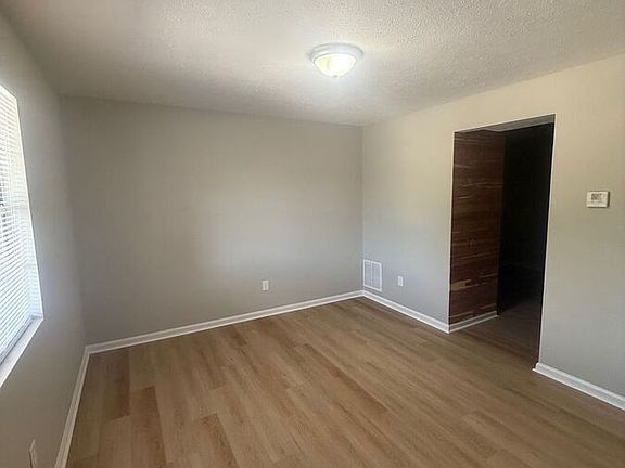 3rd image of 31 Hurley St #10