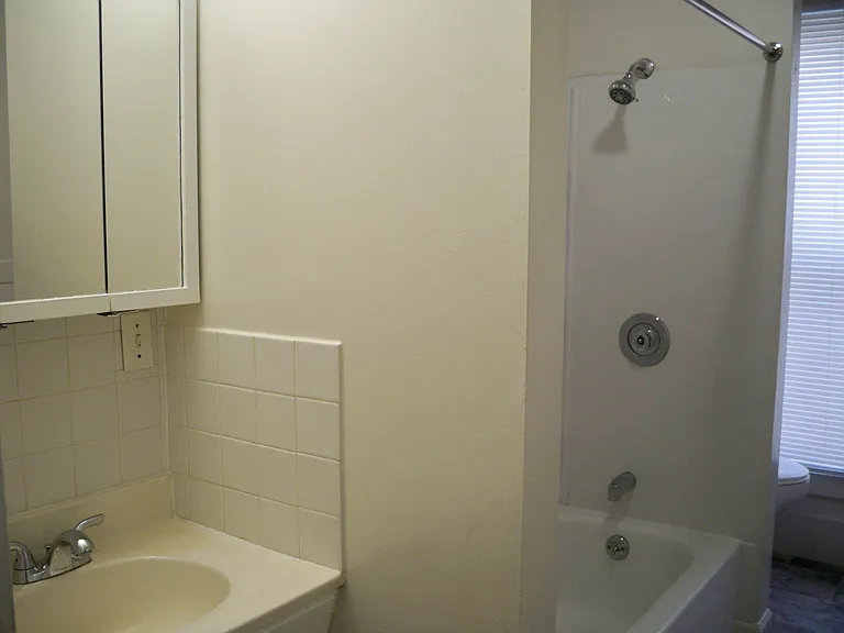 1120 S Pasfield St — Photo 12