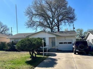 1407 Velma Dr, Coffeyville, KS 67337