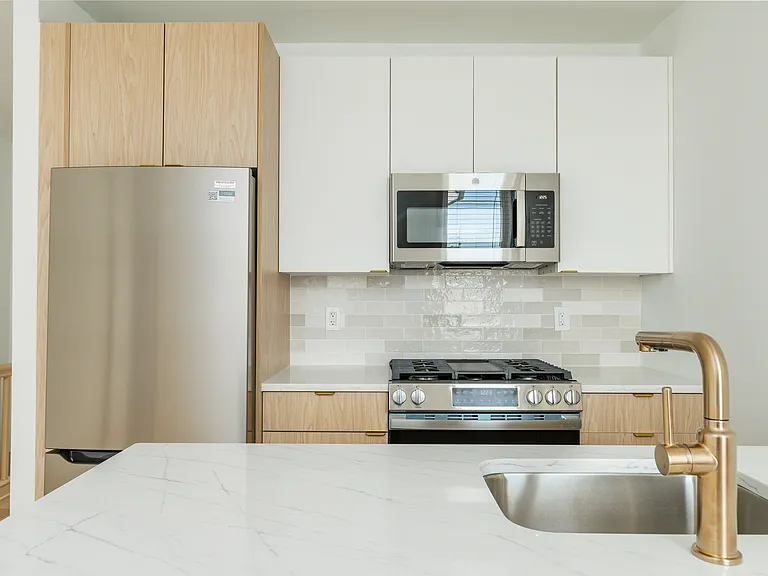 5461 W Berks St #B — Photo 7