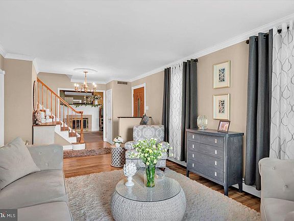 4th image of 111 Kingswood Ct