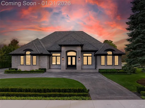 4592 Pinnacle Blvd, Rochester, MI 48306