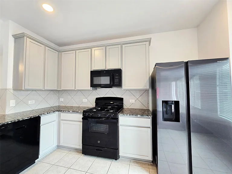 511 Pulitzer Dr — Photo 6