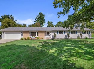 521 N Reddelien Rd, Oconomowoc, WI 53066