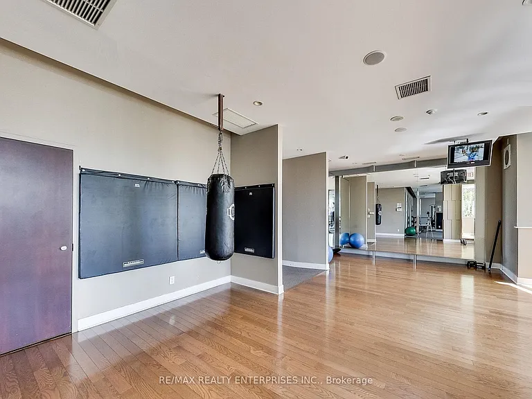 250 Wellington St W #436 — Photo 39
