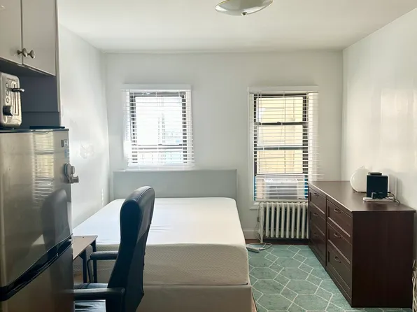 424 East 14th Street image 1 of 8