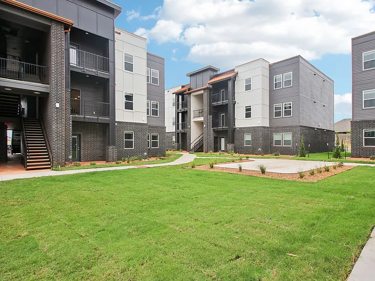 Portland Place Apartments — Photo 92