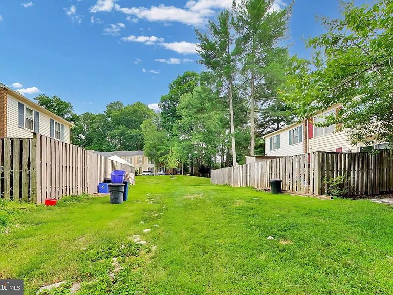 10075 Maple Leaf Dr — Photo 26