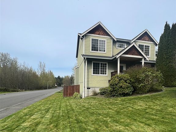 3rd image of 654 Kaitlyn Street W
