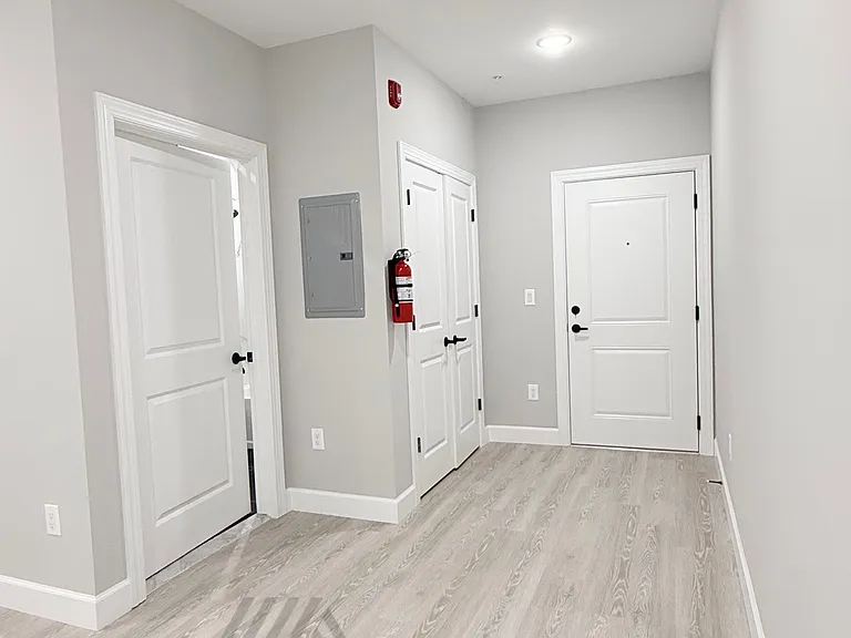 168-170 Fair St #100 — Photo 5