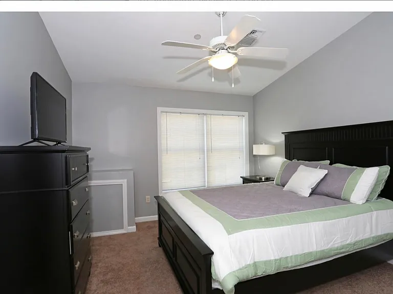 Stonington Estates Apartments — Photo 37