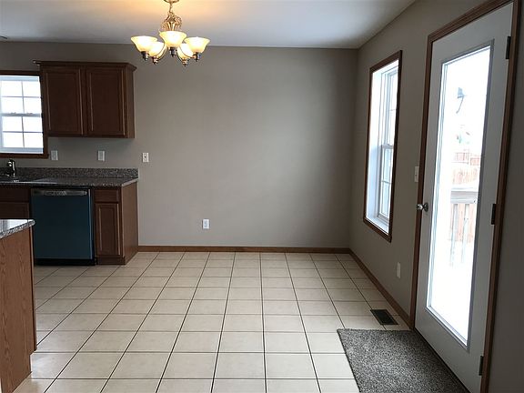 4th image of 3037 Warwickshire Dr
