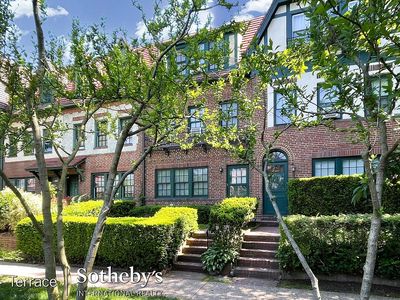 258 Burns St, FOREST HILLS GARDENS, NY, 11375