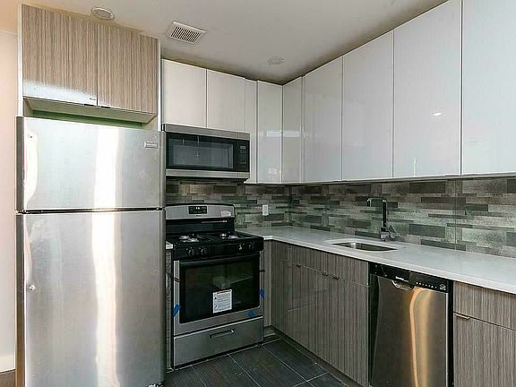 4th image of 778 Mac Donough St #4