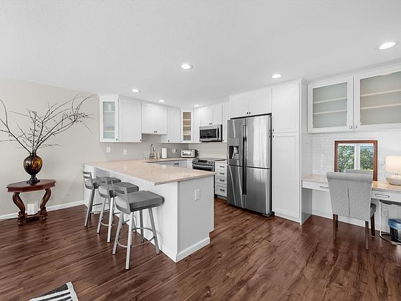 5th image of 6 Seville Way APT 106