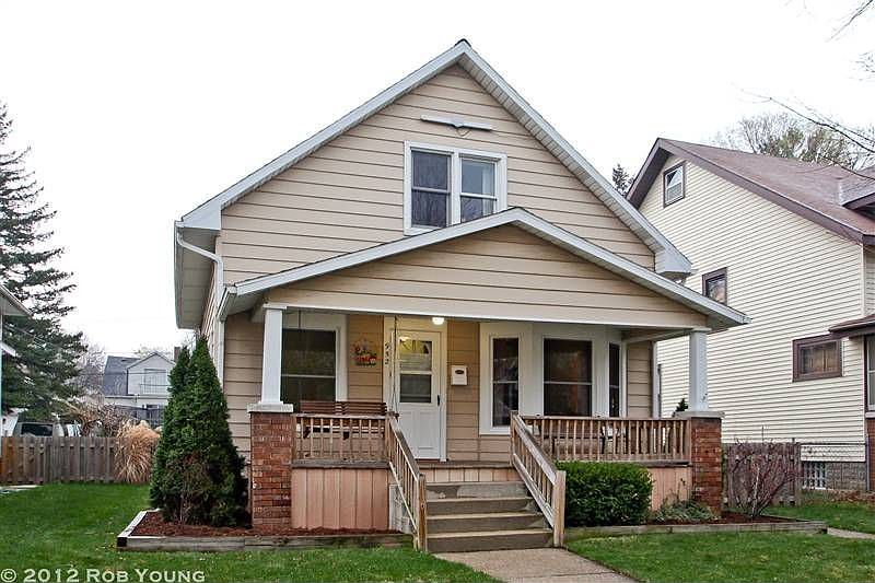 1st image of 952 Powers Ave NW