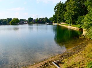 9599 Golf Rd, Des Plaines, IL 60016