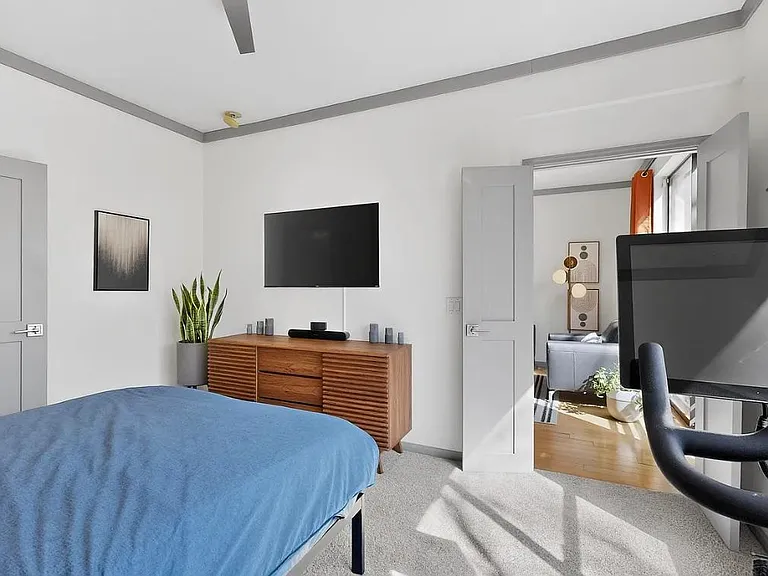 4111 Gilbert Ave #101 — Photo 4