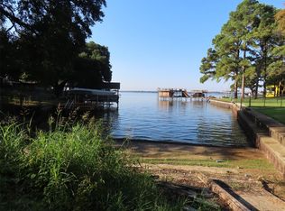 101 Lakewood Dr, Mabank, TX 75156