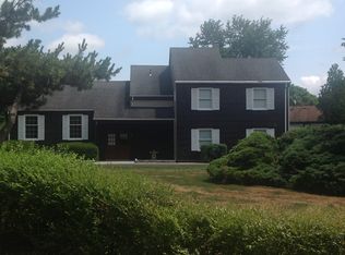 5 Woodland Cir, Manalapan, NJ